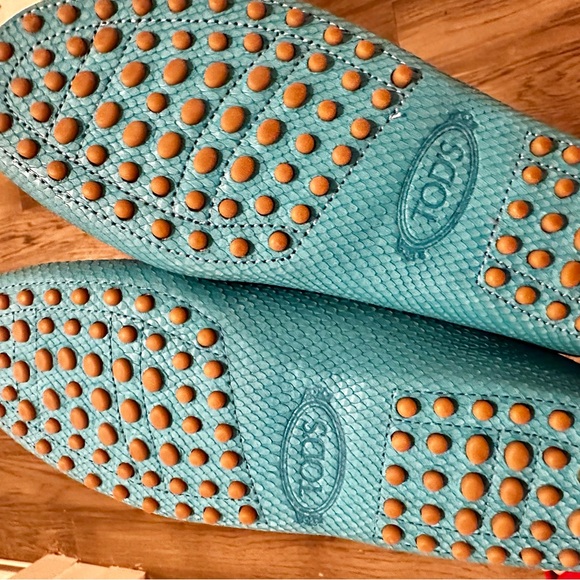 Tod’s Gommino Turquoise Pebbled Leather Driving Loafers made in Italy - Picture 4 of 7